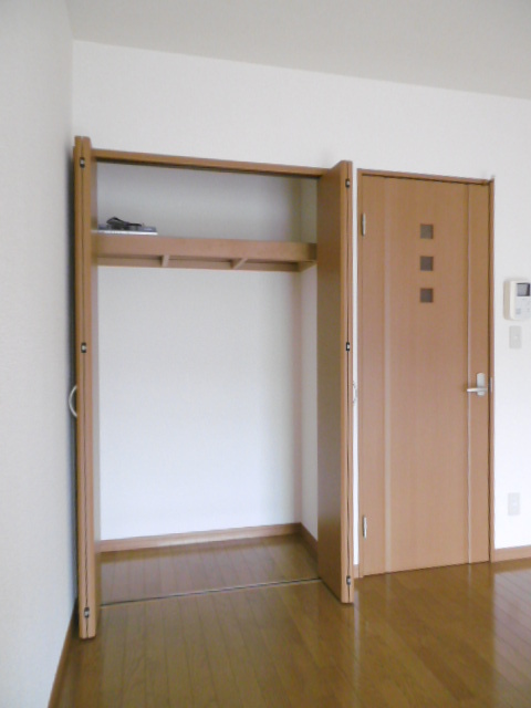 レオミノール明神町0106号室 収納