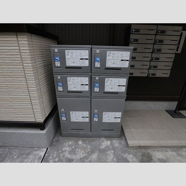 エメ　ドゥーズ 宅配ボックス