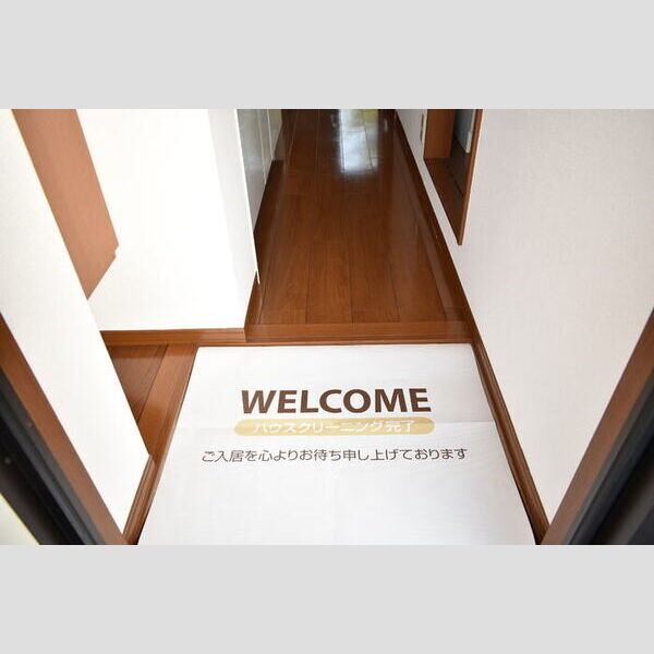 クレセール203号室 玄関