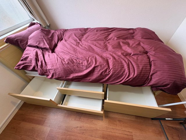 アミテラス伊勢原（旧レジェンド伊勢原） 棚の他にも備え付けベッドの下にも収納あり！