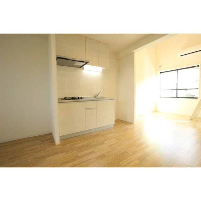 アメニティーハウス204号室 リビング