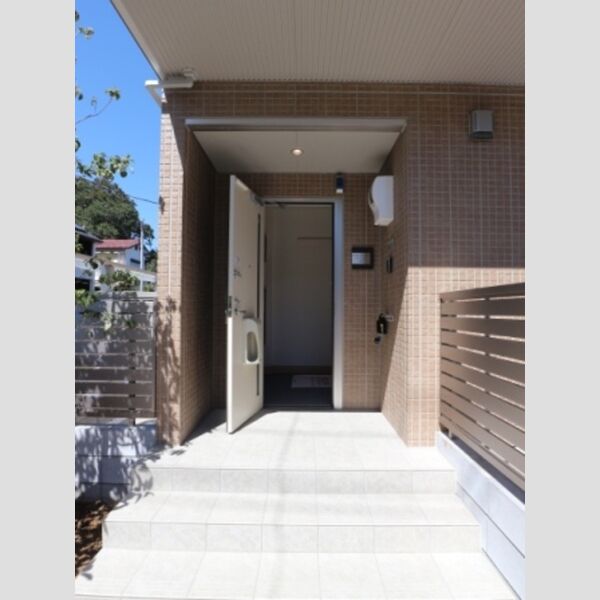 クレストフォーチュン　C 玄関