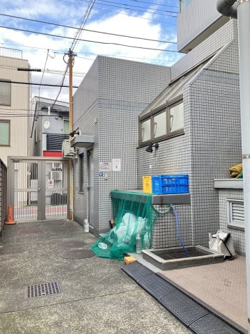 プライムアーバン千歳烏山1階 敷地内ごみ置き場