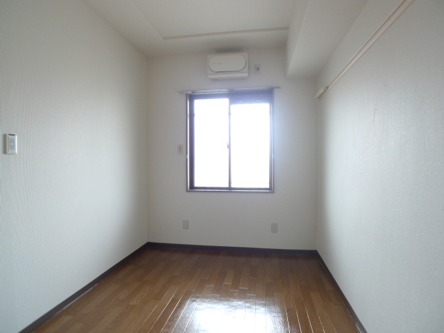 グランシャリオ誠治館 リビング