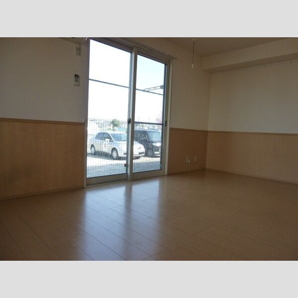 ベルデュール101号室 リビング全景②