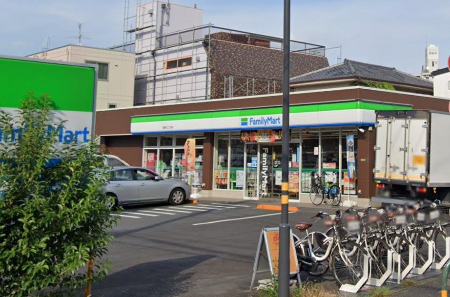 足立区西新井5丁目戸建 【コンビニエンスストア】ファミリーマート 西新井二丁目店まで134ｍ