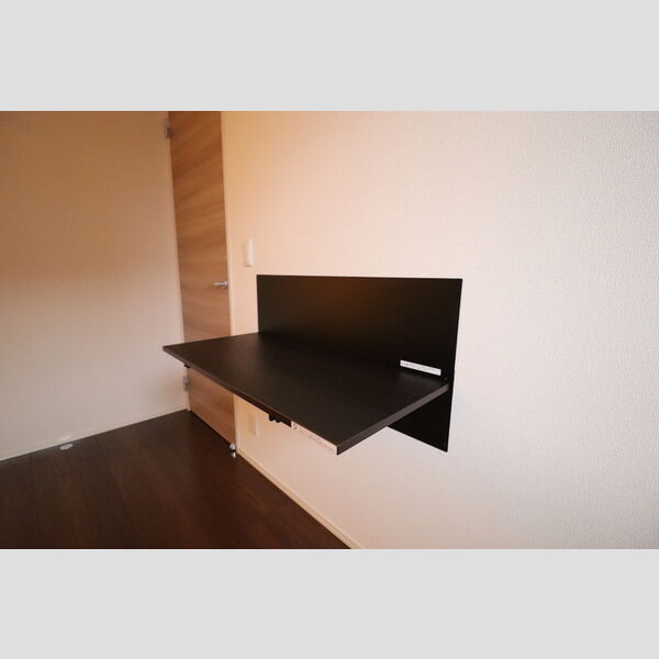 ウエスト レジデンス205号室 ワークデスク