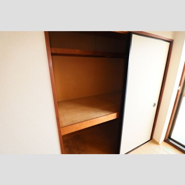 サニーヒルハイツ 押入