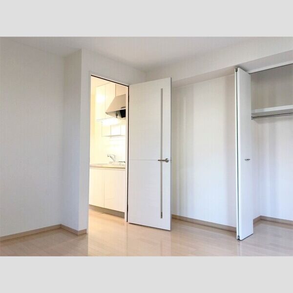 コージー国立 洋室8帖(別角度)