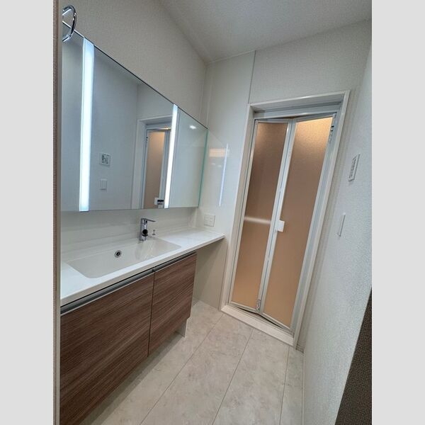 レンブランサ湘南台102号室 独立洗面台