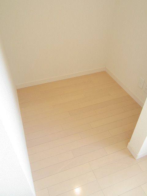 サンライトコート 納戸（書斎）　※ＷＩＣのように収納としてもお使い頂けます♪