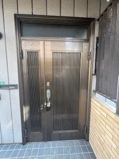 【程久保１丁目】ペットと楽しく暮らせる戸建て 玄関