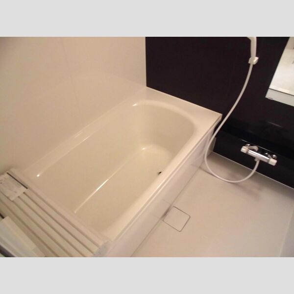 ブラウンヒルズ301号室 追い焚き機能付きの一坪風呂♪