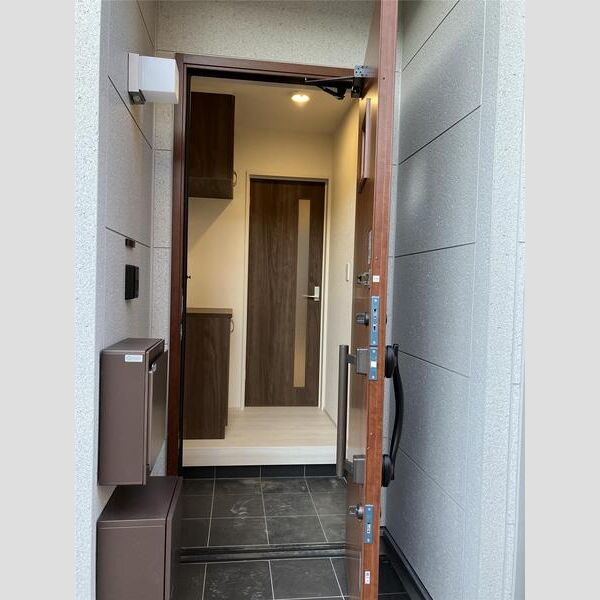 リーブルファイン若葉桜木102号室 玄関