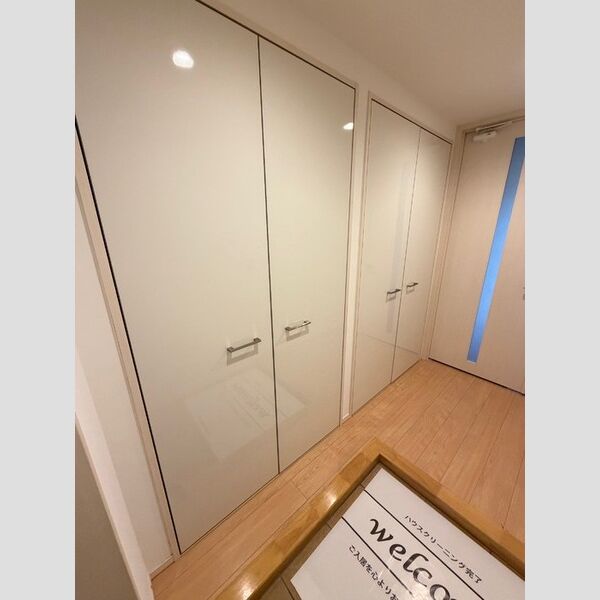 エレガントヴィラ 玄関スペース