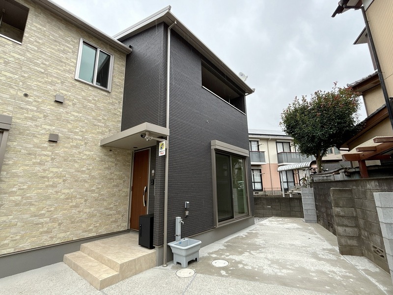 LA STELLA 102号室外観