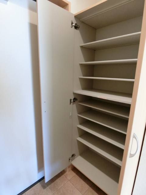 サンライズコート下総中山1階 9段のシューズボックス