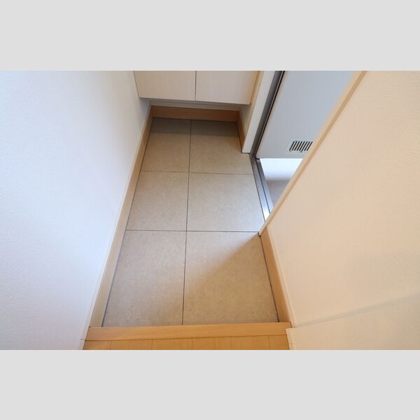 メゾンボヌール103号室 玄関