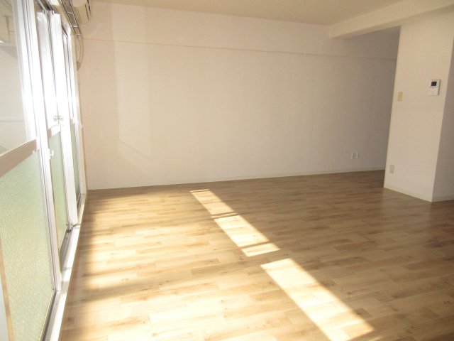 エルフィール橋本 リビング