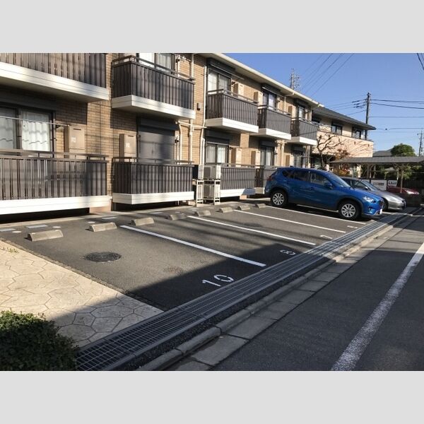 ファミール多摩平205号室 駐車場