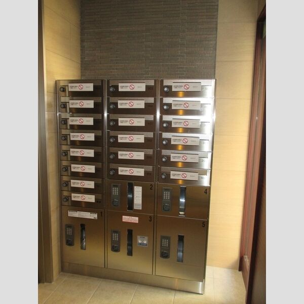 Blanc Neige Nishichiba(ブラン　ネージュ)201号室 集合ポスト・宅配ボックス