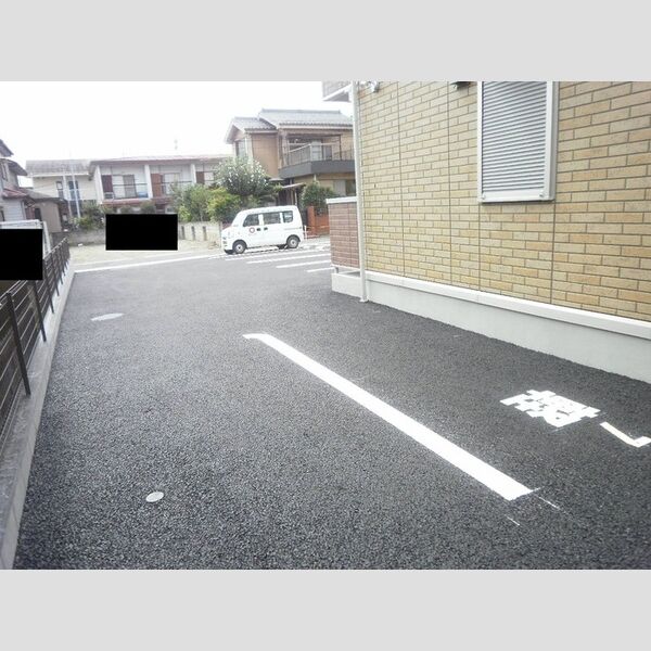 リヴェール 駐車場