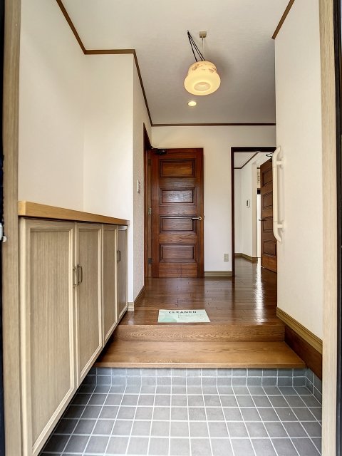 アネスタＫ 玄関