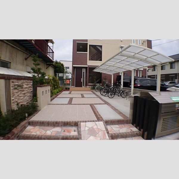 フローラ エントランスはオートロック!