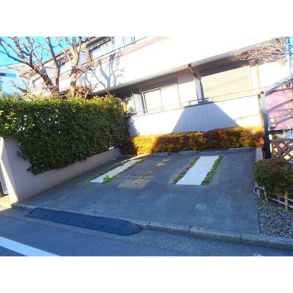 ゴーウェル山都小路0202号室 駐車場