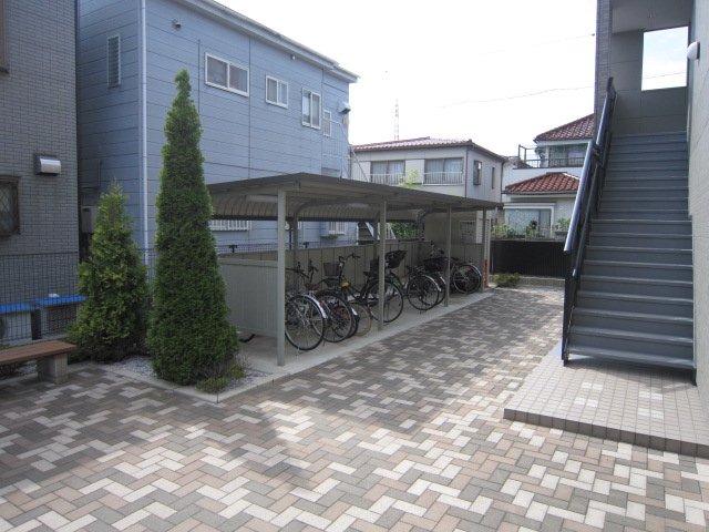 サンコート越谷105号室 外観写真（昼）