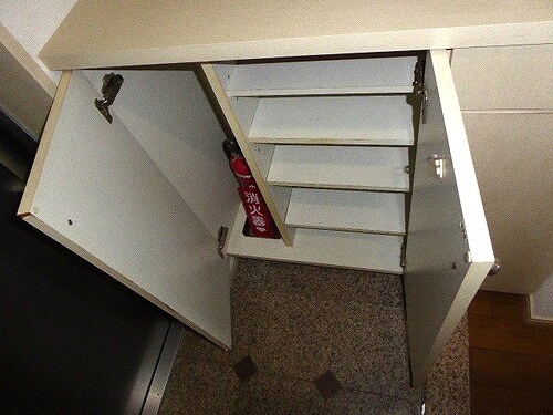 ライオンズタワー片瀬江ノ島1階 下足入　※2023年1月撮影