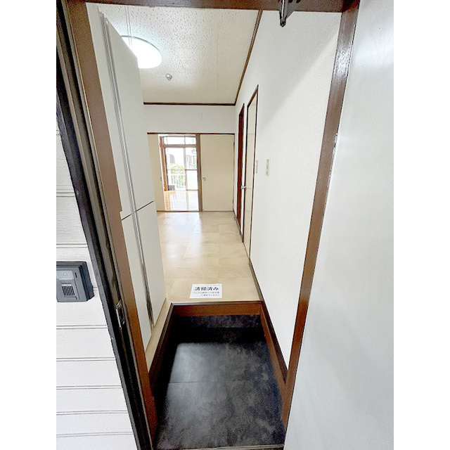 TKハイツ 玄関土間シート貼替済