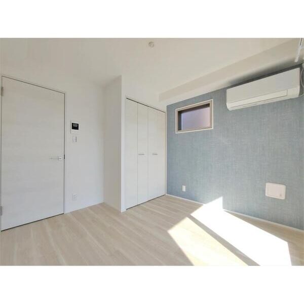 ブルーライトヨコハマ403号室 リビング