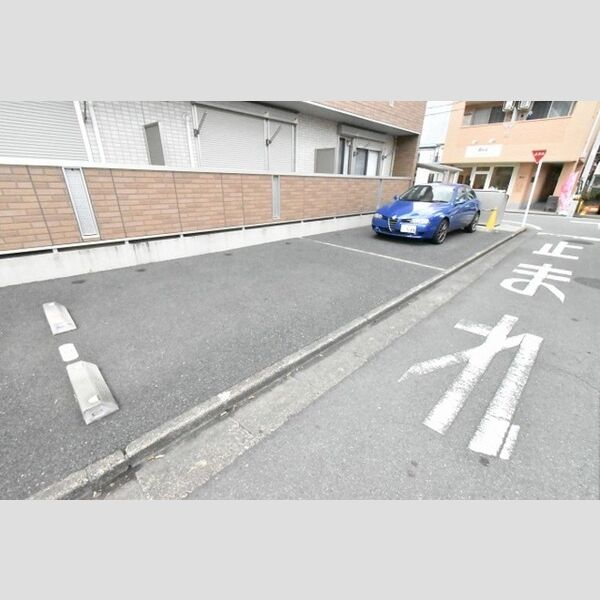 ワイズハウス 駐車場