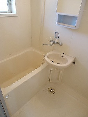 ノイ・ハウゼ1階 部屋その他