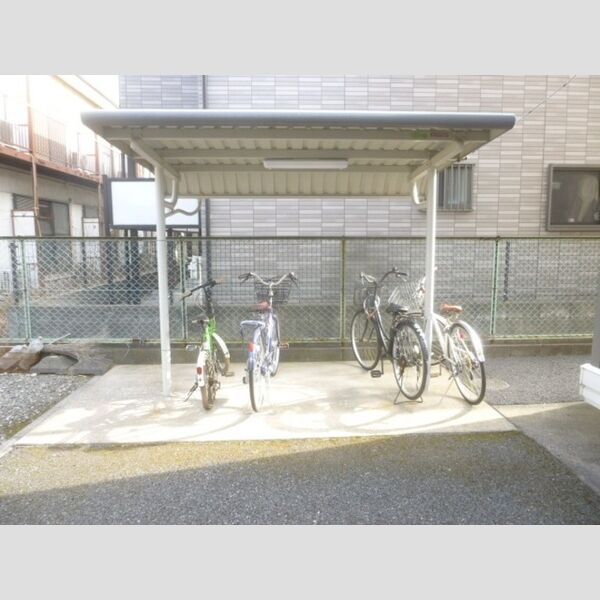 ブリイエ22 駐輪場