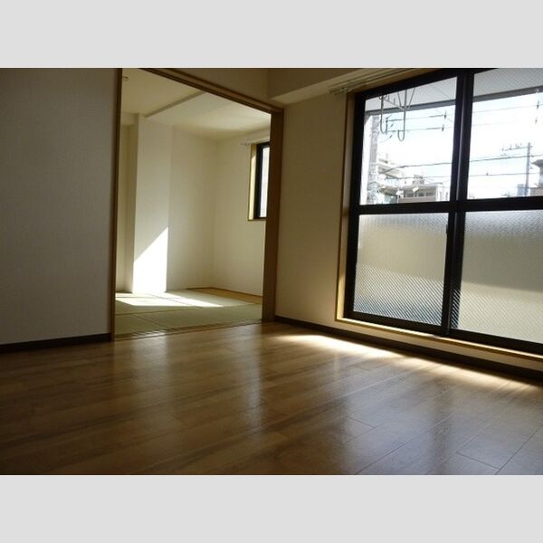 アズーロ・マーレ市川 居室全景