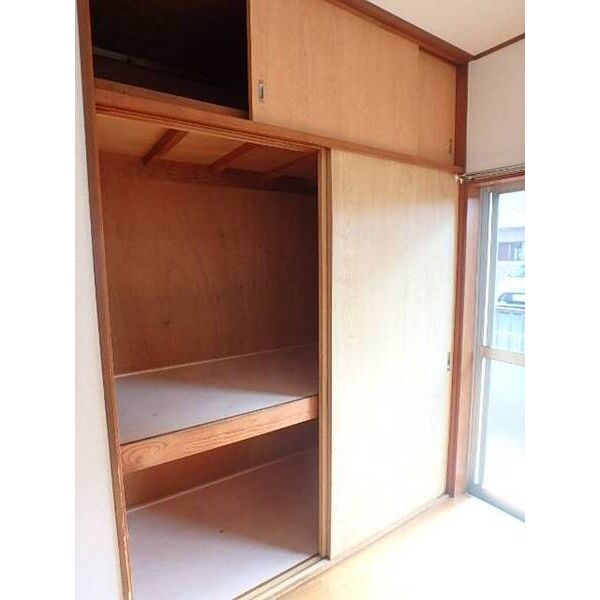 クレストコートアゼリアⅡ 収納