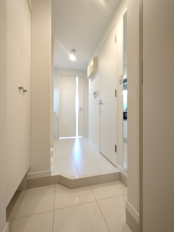 クレイシア西横浜8階 玄関