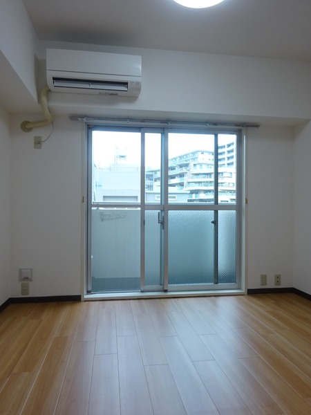 ネオマイム横浜台町 リビング