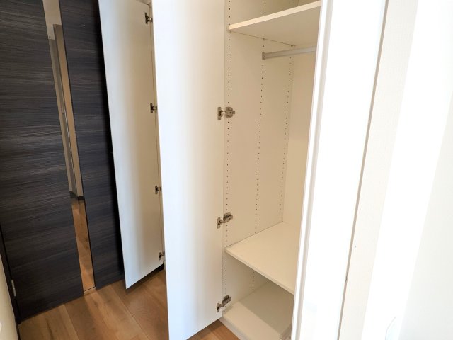アゼスト堀切菖蒲園Ⅱ211号室 収納