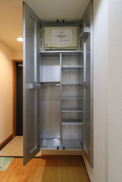 エスコートノヴェル代々木公園1階 靴入