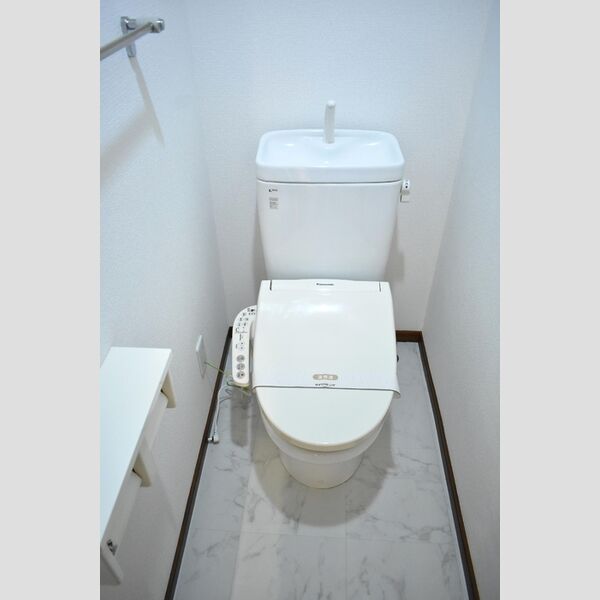 ラ・セネシオ702号室 温水洗浄暖房便座