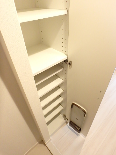 ガーラ・ヴィスタ練馬3階 傘やブーツも収納できるシューズクローゼット