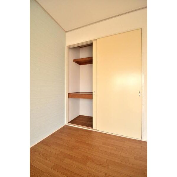 エステートピア聖ヶ丘202号室 リビング