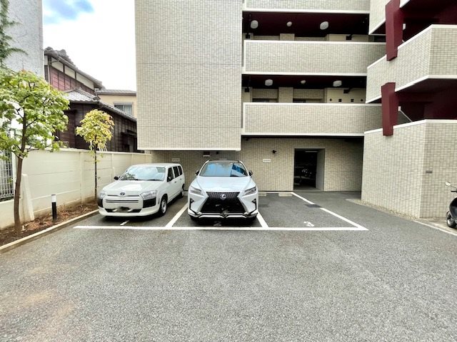 レジディア荻窪5階 駐車場