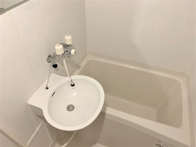 レオパレスサンシティー 浴室乾燥機付きで雨の日の洗濯も安心♪