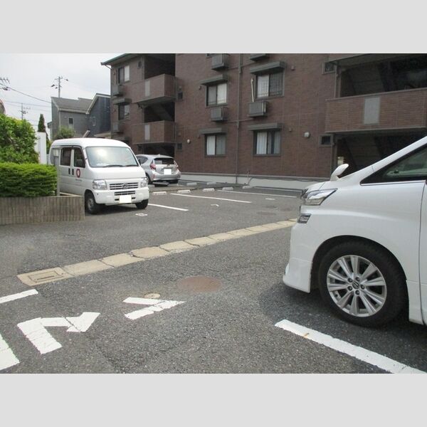 ローズフラワー小倉 駐車場