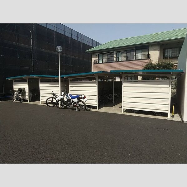 長瀬第三マンション203号室 駐輪場