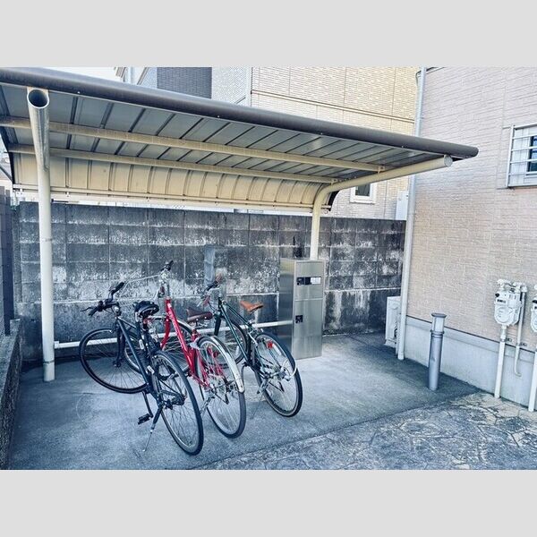 サンク　モンタニア　B棟 駐輪場・宅配ボックス